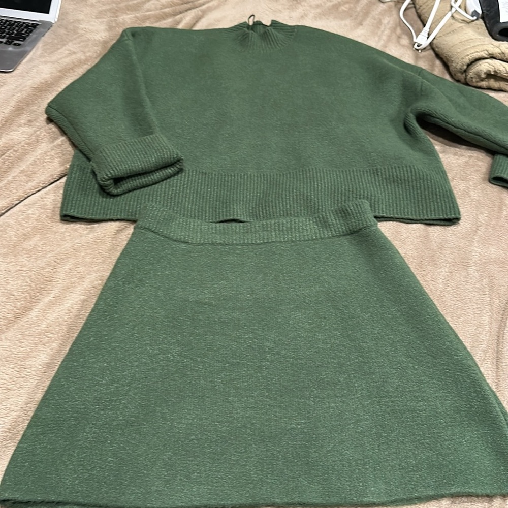 Zara two piece sweater set in green. Size medium